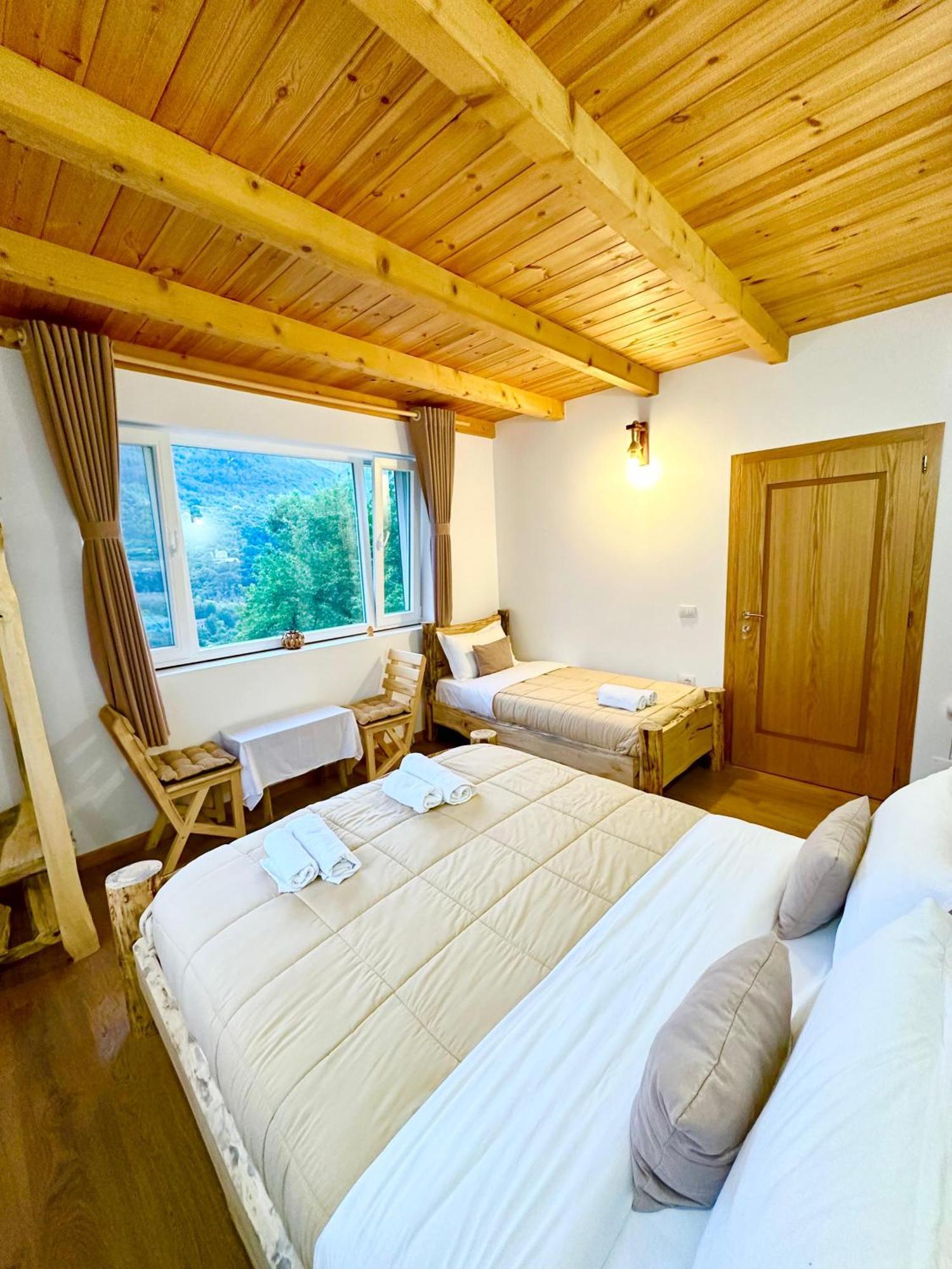 Dritan Tethorja Maison d'hôtes 4*