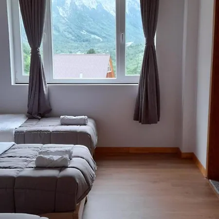 Guesthouse Dritan Tethorja Theth Rum bild